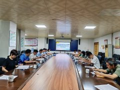 以更严尺度、更实做风守护平易近群众“舌尖上